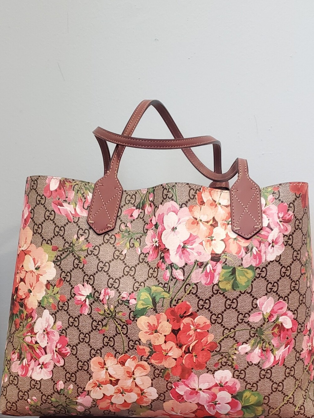 Gucci Floral GG Supreme Tote Bag in Pink Brown - Picture 4 of 13